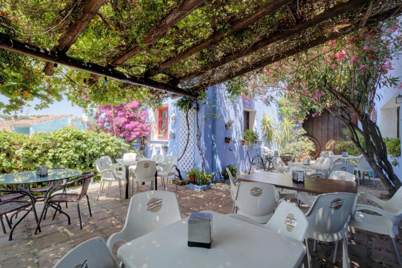 Hotel Restaurante Bandolero Juzcar Exterior photo