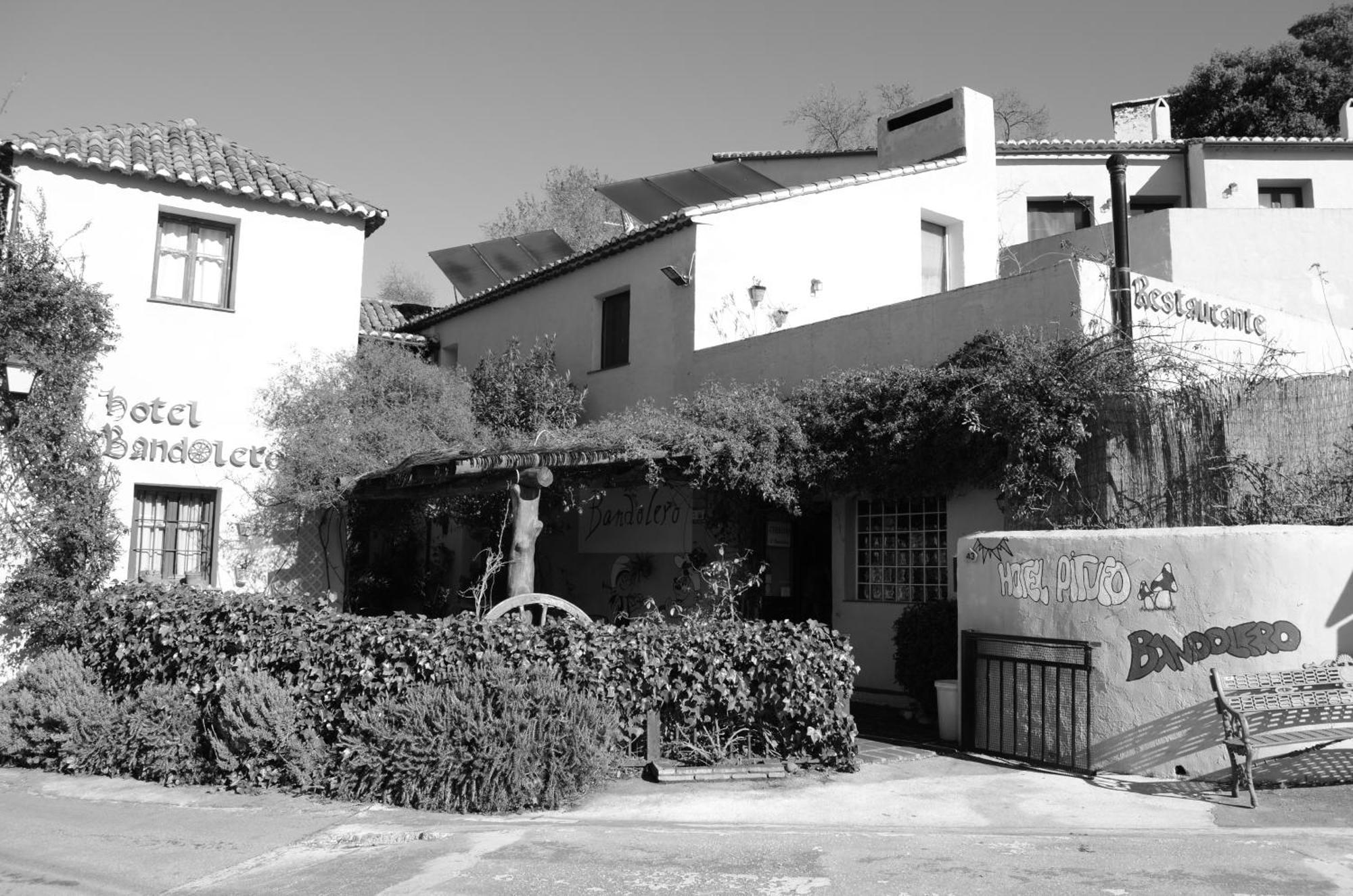 Hotel Restaurante Bandolero Juzcar Exterior photo