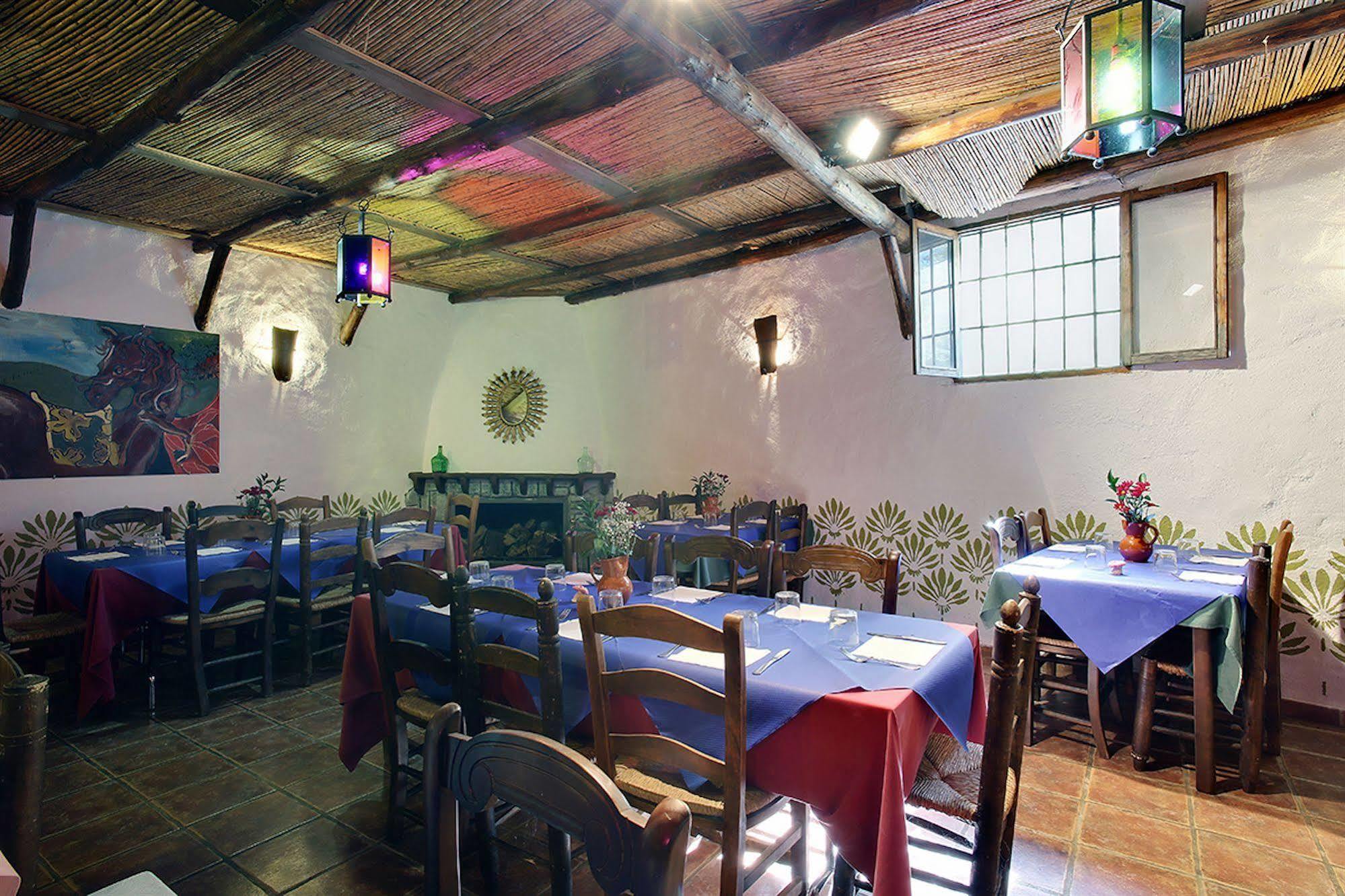 Hotel Restaurante Bandolero Juzcar Exterior photo